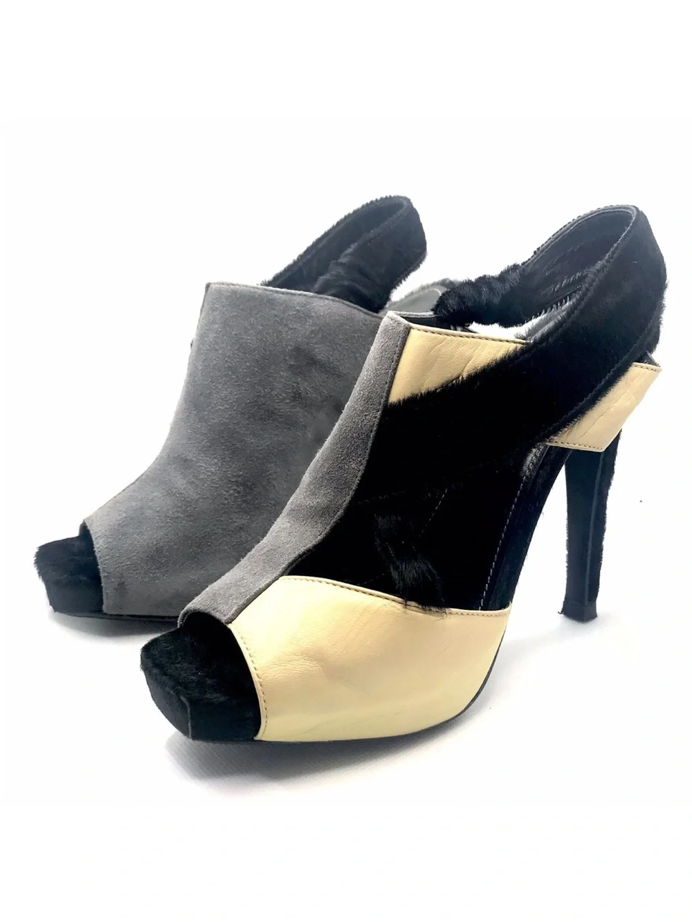 APERLAI PARIS BLACK, GRAY & CREAM COLOR BLOCK LEATHER AND FUR HEELS (38)